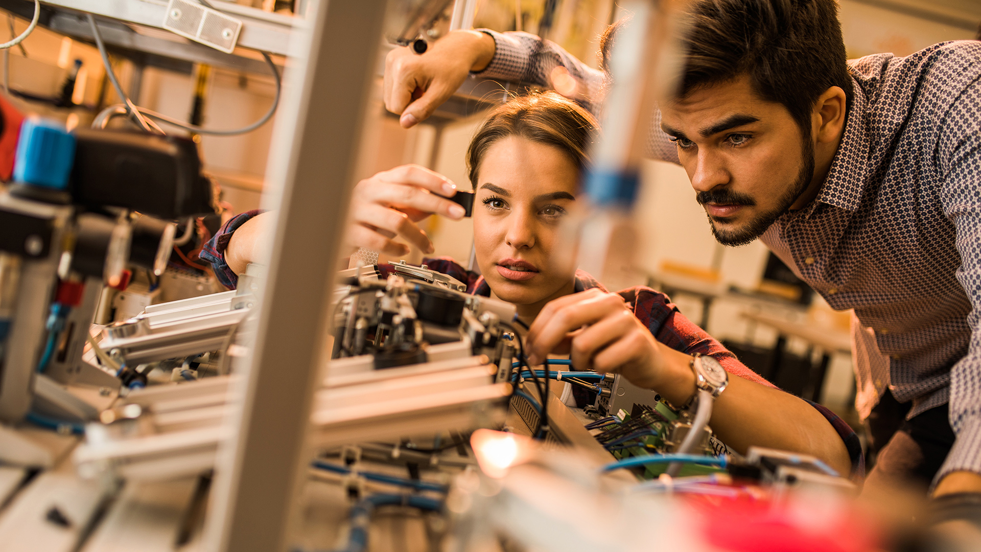 Bachelor of Science in Electrical Engineering - Telecommunication | Canadian  University Dubai