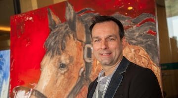 CUD PAINTER EXHIBITS EQUINE ART COLLECTION AT DUBAI WORLD CUP