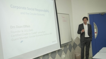 STUDENTS LEARN ABOUT BUSINESS BENEFITS OF CORPORATE SOCIAL RESPONSIBILITY