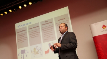 ENGINEERING STUDENTS LEARN ABOUT THE MOBILE REVOLUTION