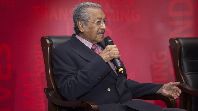 FORMER MALAYSIAN PRIME MINISTER VISITS CUD 