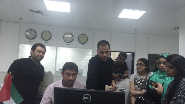 JOURNALISM STUDENTS EXPERIENCE LIFE IN THE NEWSROOM