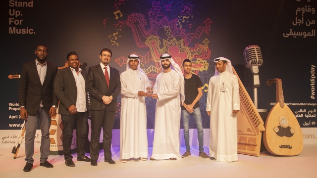E-BUSINESS STUDENTS TAKE TOP PRIZE IN GOVERNMENT WEBSITE COMPETITION