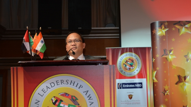 HR PROFESSOR PICKS UP OUTSTANDING ASIAN FACULTY AWARD 