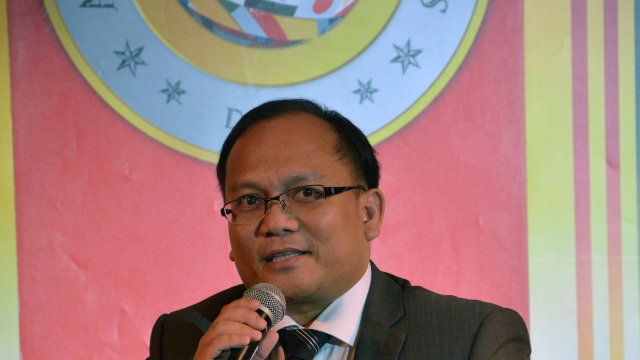 HR PROFESSOR PICKS UP OUTSTANDING ASIAN FACULTY AWARD 